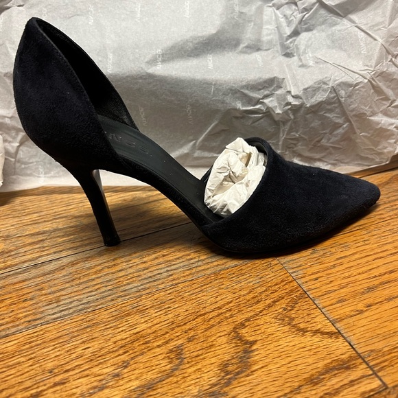 Vince - Navy Blue Suede Heels - size 6 - great condition - Picture 4 of 9